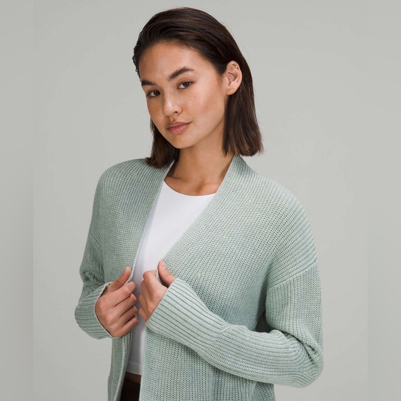 SOLD Lululemon Cashlu Sweater Wrap in Heathered Silver Blue Size M/L - Picture 4 of 8